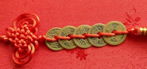 Đồng tiền ngũ đế có thể mang lại may mắn nhưng không phải tất cả tiền ngũ đế có tác dụng như nhau.