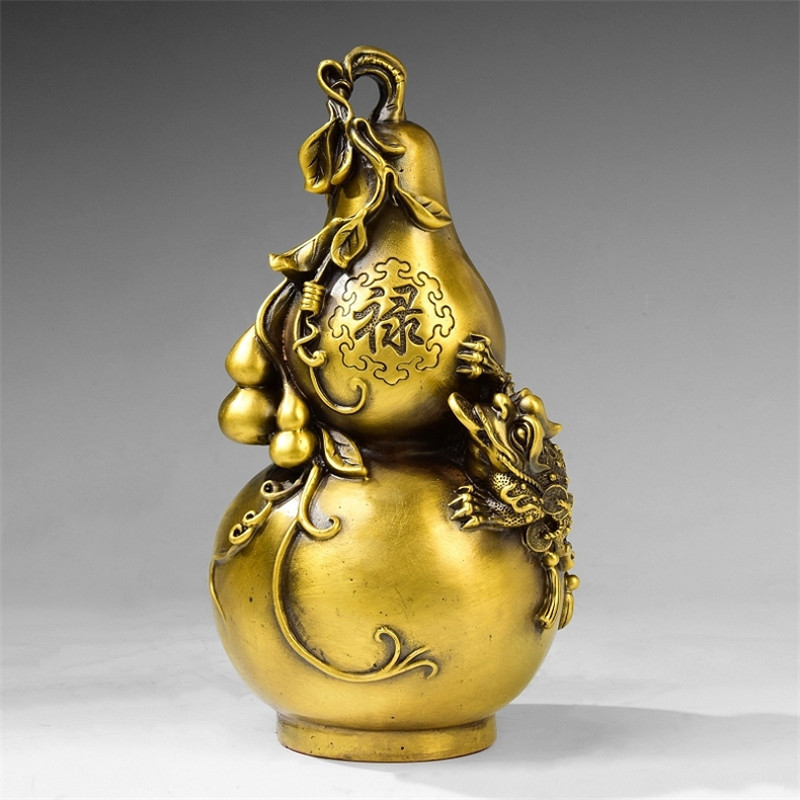 Vì vậy, trong phong thủy, hồ lô sẽ phát huy thế mạnh của tam tài Thiên - Địa - Nhân. Đặt hồ lô trong nhà sẽ hút tài lộc đầy kho, chiêu tài nạp phúc và giúp gia chủ tiêu tai hóa bệnh.