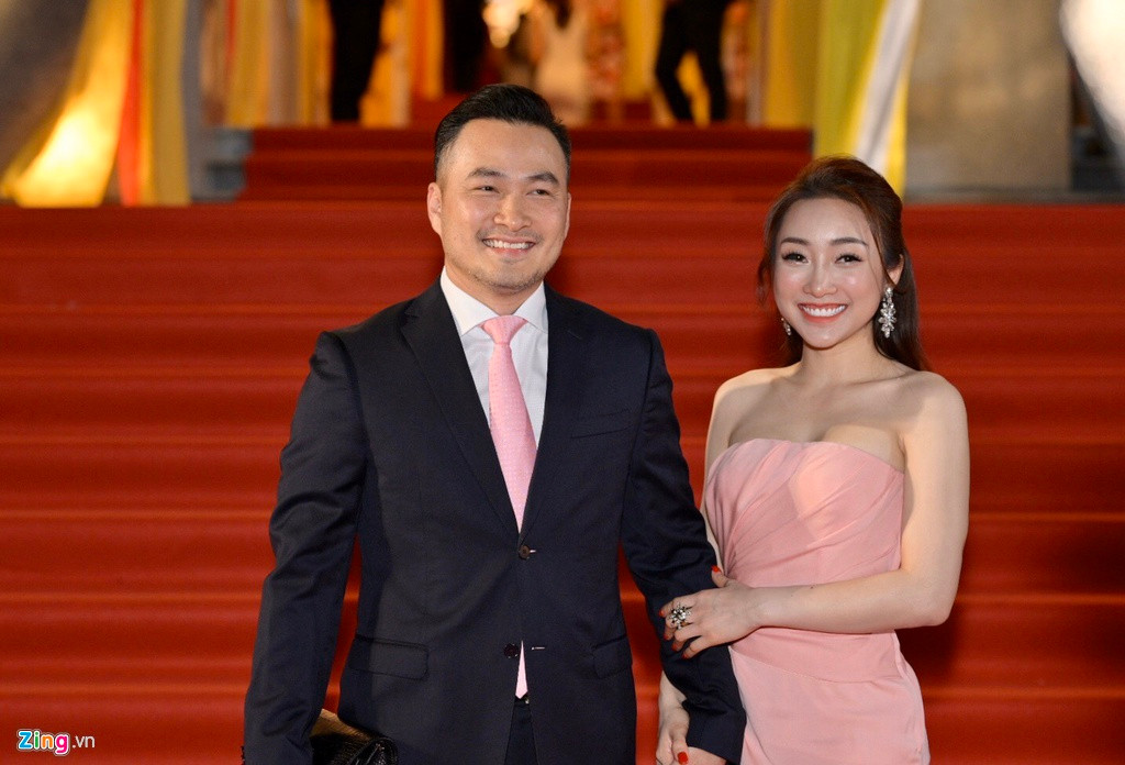 Chi Bảo thường xuyên đưa người yêu đi sự kiện.