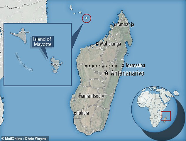 Nhóm nghiên cứu nhận thấy magma trong lòng đất ở độ sâu 32 km khi vận động hướng lên trên cho tới khi chạm tới đáy biển tạo nên vụ phun trào dưới nước.