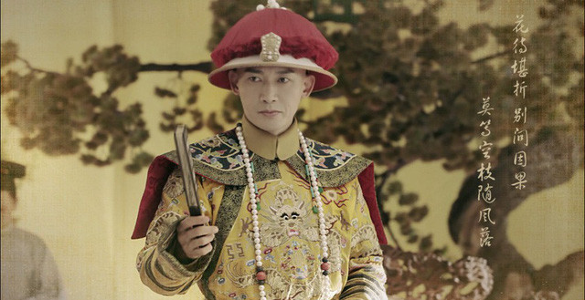 Thế nhưng, khi quay lại, người của hoàng đế Càn Long không tìm thấy thầy tướng số mà chỉ phát hiện một tờ giấy viết rằng ông chỉ xem quẻ cho một người trong thiên hạ và người đó chính là nhà vua.