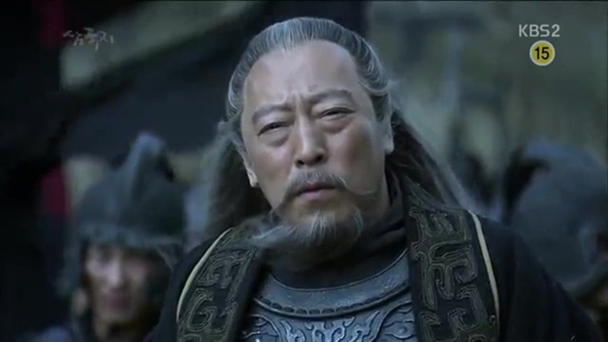 Trong khi đó, cha con Tào Tháo ăn uống không có chừng mực, thưởng thức nhiều món ngon của lạ và uống rượu nhiều. Có những hôm thức khuya xem tấu chương, binh pháp nên ngủ rất ít.