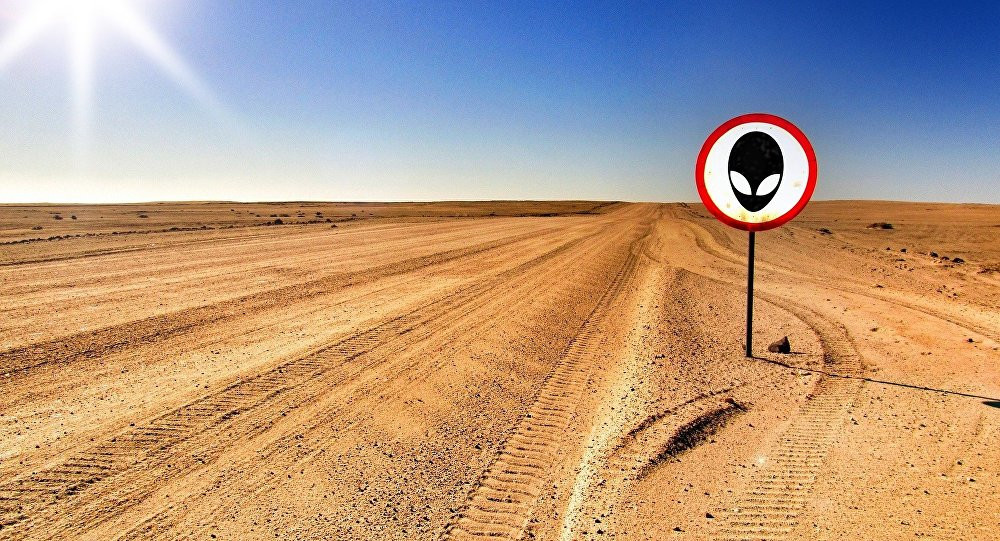 Do Khu vực 51 được bảo vệ quá nghiêm ngặt cộng với việc giới chức Mỹ tiết lộ rất ít thông tin về nơi này khiến một số người đồn đoán đây cũng là nơi nghiên cứu UFO.