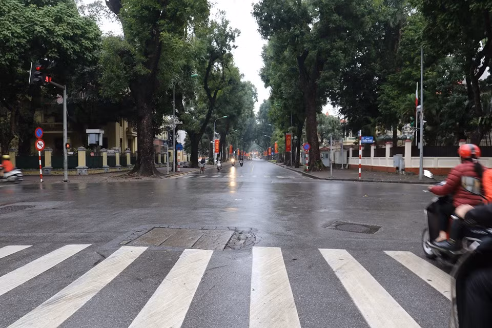 Thêm nữa, công ty cây xanh phun nước rửa đường khiến các con phố ở thủ đô Hà Nội càng trở nên sạch sẽ hơn.