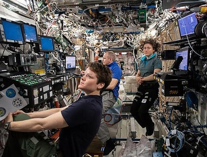 Trạm vũ trụ có thể tích lên đến 932m³, tuy nhiên không gian sinh hoạt của các nhà du hành vũ trụ, nhà nghiên cứu chỉ chiếm khoảng 1/3, còn lại là dùng cho việc đặt các trang thiết bị