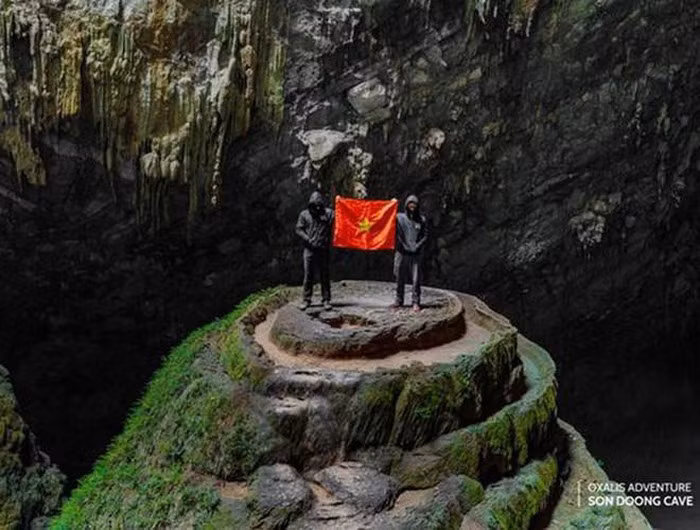 MV bao gồm nhiều cảnh quay đẹp tại các địa danh nổi tiếng ở Quảng Bình, trong đó ấn tượng nhất không thể không kể đến hình ảnh hang Sơn Đoòng hùng vĩ, tráng lệ và vô cùng độc đáo