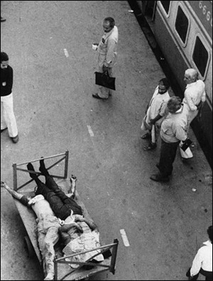 Nhiều nhà cửa và cửa hiệu của người Shikh trở thành mục tiêu bị tấn công, đốt phá trên toàn thành phố New Delhi. Theo đó, nhiều người Shikh mất nhà cửa, người thân vì hành động của hai cận vệ Satwant Singh và Beant Singh.