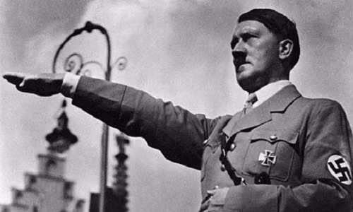 Là một người yêu động vật, Hitler lại khiến mọi người xung quanh giật mình bởi việc "sợ chết khiếp" loài mèo. Mỗi lần nhìn thấy mèo xuất hiện, Hitler lại giật mình, né tránh, thậm chí là sai người đuổi chúng đi.
