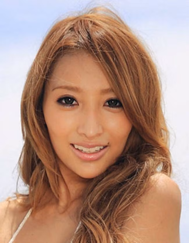 Điều này khiến cho người mẫu Nhật Bản Kato Sari tức giận và không hài lòng.