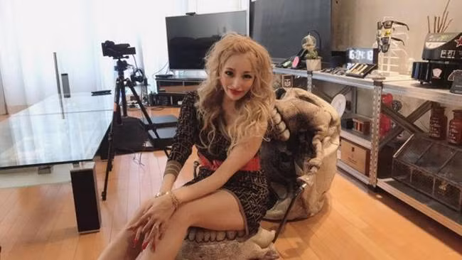 Cô cho biết bản thân đã tiệu 100 triệu yên (~21 tỷ đồng) của bạn trai (người sau này là chồng cô) ở thời điểm 3 tháng trước khi cưới.