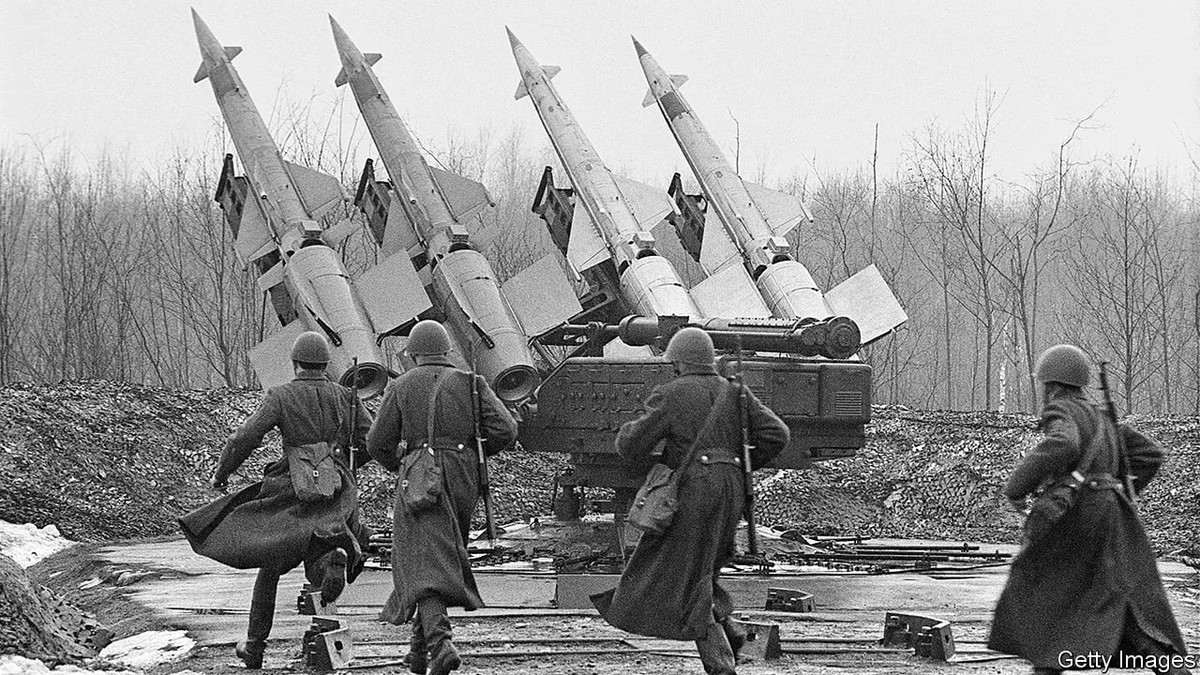 Chính vì vậy, giới chức Liên Xô nhanh chóng ra lệnh cho các lực lượng chuẩn bị sẵn sàng cho một cuộc chiến tranh hạt nhân có thể nổ ra bất cứ lúc nào.