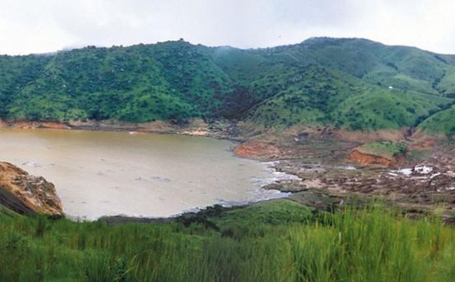 Cụ thể, hồ Nyos được hình thành trên miệng núi lửa cách đây 400 năm. Theo đó, đây là một trong những hồ núi lửa có độ cao 1.091m và có độ sâu trung bình 200m.