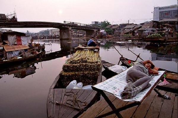 Xóm chợ trên sông.