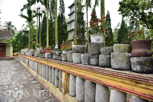 Bộ sưu tập đá của thầy Thích Thanh Thắng rất phong phú, được xem là có một không hai ở Việt Nam, gồm: trụ, cột, tháp, trục, bia, phiến, cầu, chó đá, gạch lát đường bằng đá…