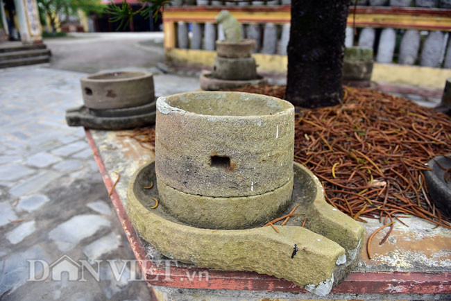 Hiện nay chùa sở hữu hơn 2000 đồ vật bằng đá, trong đó có 600 chiếc cối đá với đủ các kích cỡ to nhỏ khác nhau tạo nên một bộ sưu tầm đồ sộ về cối đá duy nhất ở Việt Nam.
