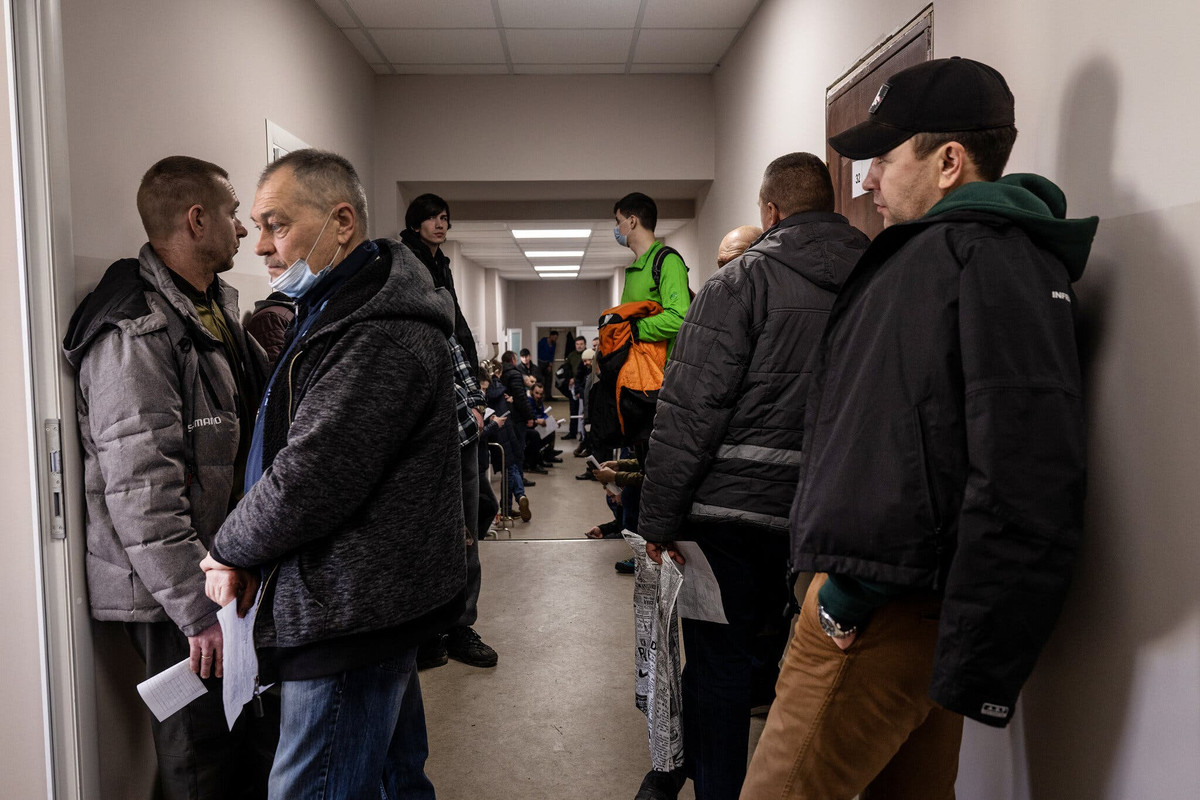 Tổng thống Vladimir Putin kêu gọi Quân đội Ukraine phế truất lãnh đạo - Hình 8 Tong thong Vladimir Putin keu goi Quan doi Ukraine phe truat lanh dao-Hinh-8