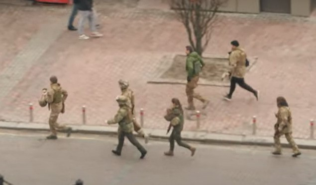 Tổng thống Vladimir Putin kêu gọi Quân đội Ukraine phế truất lãnh đạo - Hình 11 Tong thong Vladimir Putin keu goi Quan doi Ukraine phe truat lanh dao-Hinh-11