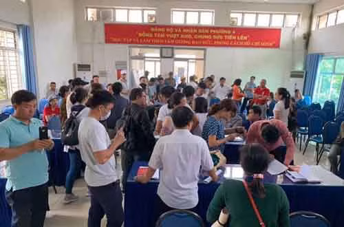 Du an Asa Light dung thi cong, khach hang gian du doi nha-Hinh-4
