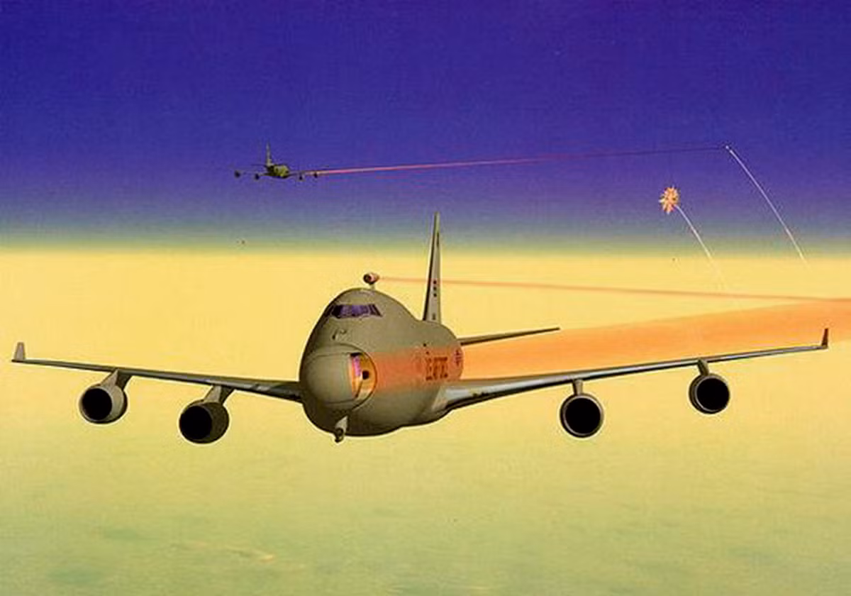 Thậm chí gần đây, hãng Boeing đã thành công khi thu nhỏ vũ khí laser để đặt trên các máy bay, phi cơ sẽ được bảo vệ an toàn trước mọi mối đe dọa.