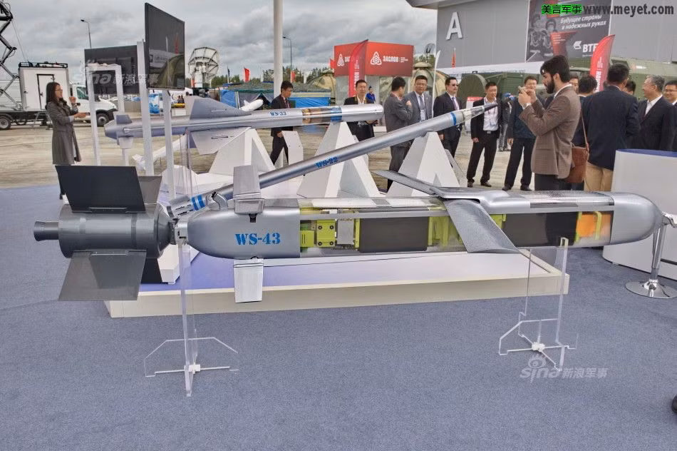 Hệ thống bom lượn thông minh WS-43 được phát triển bởi Tổng Công ty Khoa học và Công nghệ Hàng không vũ trụ Trung Quốc (CASITC), được giới thiệu lần đầu tại triển lãm hàng không Chu Hải 2014.