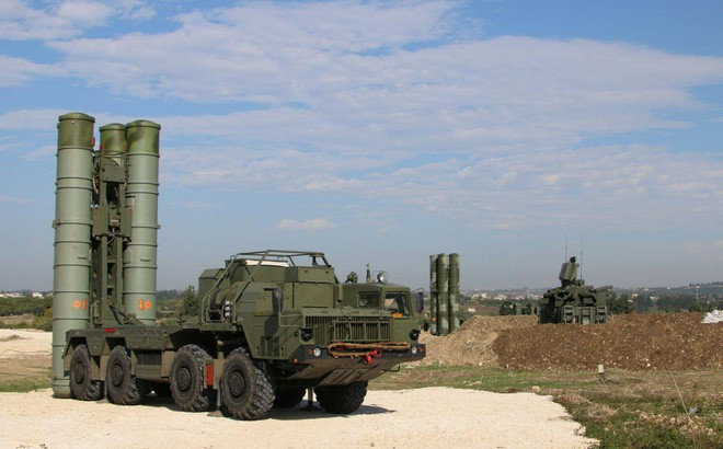 Hiện chưa rõ ai điều khiển S-400 của Nga ở Masyaf, nhưng trước đó có dấu hiệu cho thấy vì lý do không rõ, Nga đã vô hiệu hóa các hệ thống phòng không của mình ở Syria.