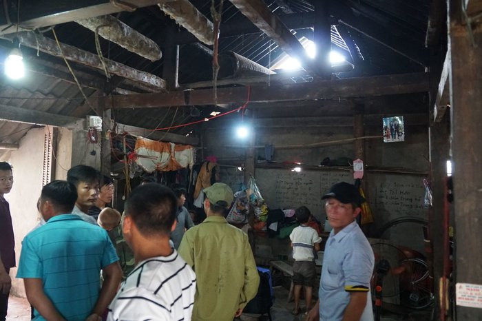 Chong ep 2 con treo co tu tu, nguoi vo o Tuyen Quang suy sup phai nhap vien