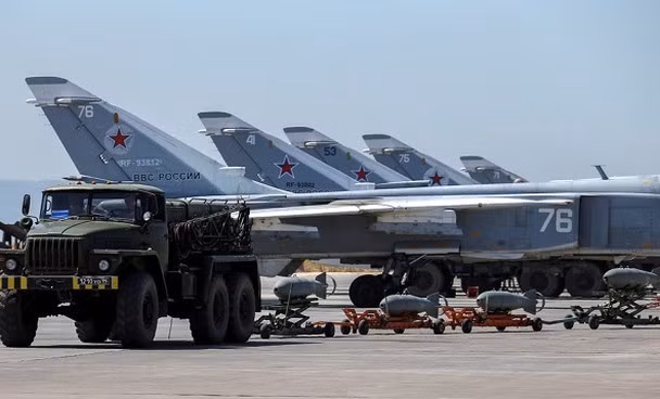 Lính công binh Nga chỉ đang tập trung vào việc nâng cấp, gia cố đường băng cũng như xây dựng thêm các khu nhà chứa để đảm bảo kỹ thuật cho máy bay mà thôi.