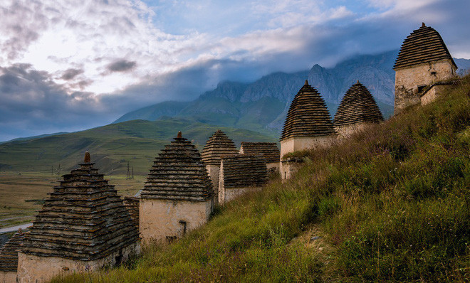 Rung minh bi mat kinh thien 