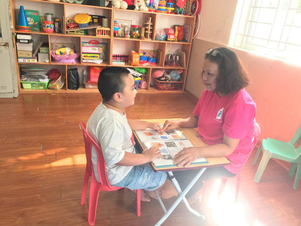 Lòng yêu nghề của cô giáo dạy trẻ “đặc biệt” Long yeu nghe cua co giao day tre “dac biet”