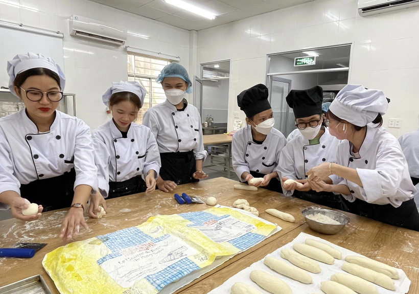 Bộ GD&ĐT sẽ bỏ cộng điểm nghề khi xét tốt nghiệp THPT? Bo GD&DT se bo cong diem nghe khi xet tot nghiep THPT?