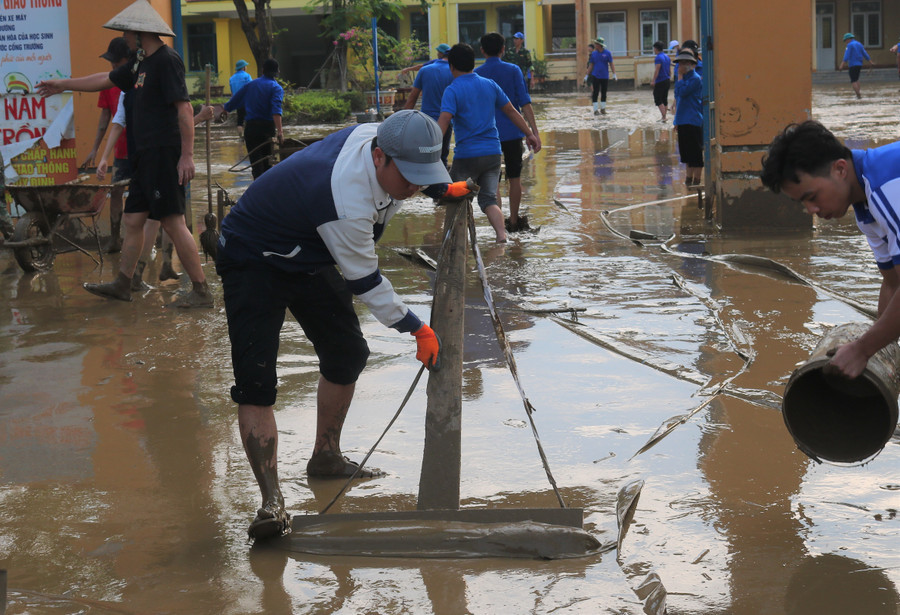 126 trường học ở Quảng Bình đón học sinh trở lại sau bão lũ 126 truong hoc o Quang Binh don hoc sinh tro lai sau bao lu