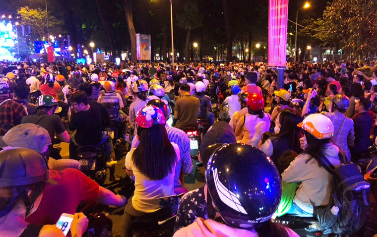 TP HCM: “Bien nguoi” do ve trung tam don Giao thua 2019-Hinh-6