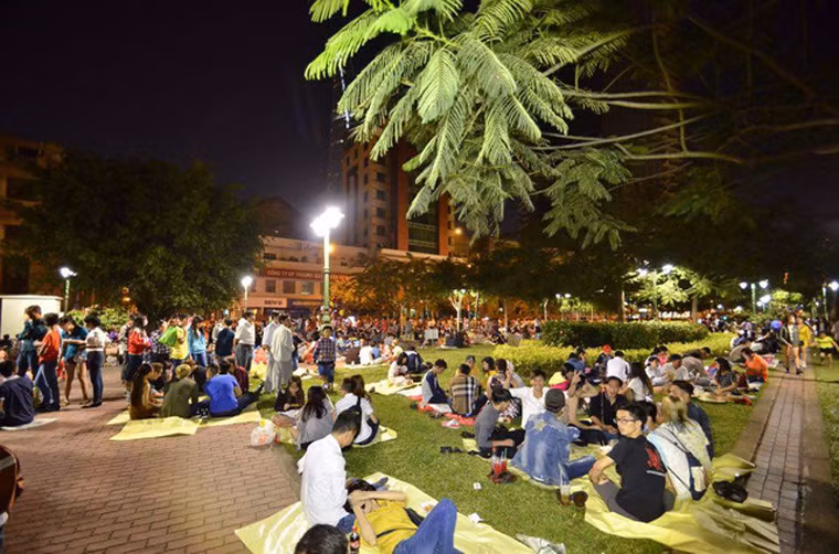 TP HCM: “Bien nguoi” do ve trung tam don Giao thua 2019-Hinh-11