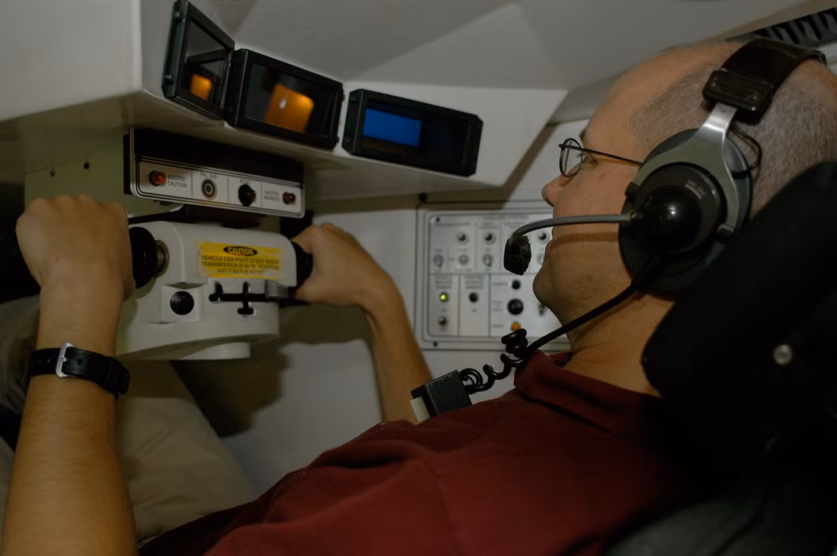 Đáng lưu ý, phía Almaty đã giới thiệu tới Việt Nam hệ thống mô phỏng huấn luyện với đầy đủ các tính năng cho xe tăng T-72. Không loại trừ khả năng Việt Nam sẽ nhập khẩu hệ thống huấn luyện mô phỏng này để phục vụ việc đào tạo chiến sĩ lái tăng trong tương lai gần.