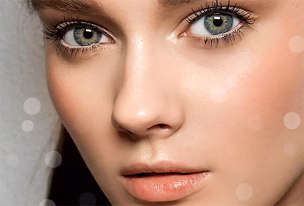 Một nghiên cứu ở Italia cho thấy một hỗn hợp gồm chất anthyocyanides có trong quả việt quất khi kết hợp với vitamin E có thể ngăn chặn sự tiến triển của bệnh đục thủy tinh thể trong 95% trường hợp là đối tượng nghiên cứu, sau khi đã trải qua giai đoạn đầu của căn bệnh này.