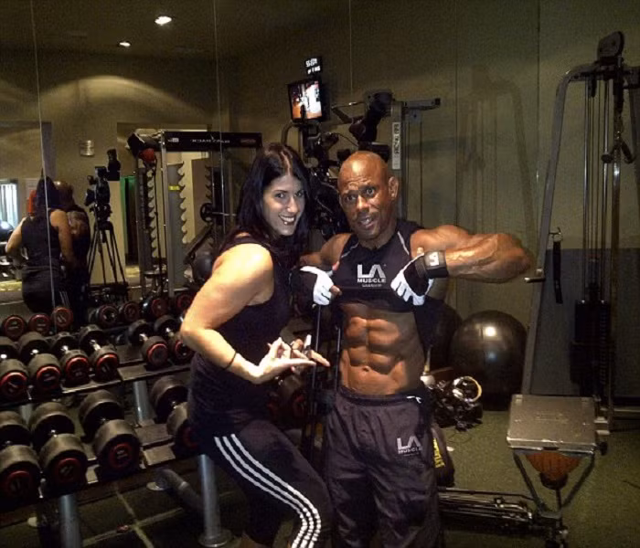 Trong thời gian 37 năm, Lazaro duy trì chế độ tập luyện đến 11 giờ đêm mỗi ngày. Ông cũng từng là một huấn luyện viên cá nhân. 