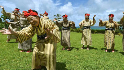 Thực tế là, không ai dưới 80 được phép gia nhập ban nhạc này. Những phụ nữ cao tuổi có phong cách nói chuyện vô cùng dí dỏm và dễ thương. Tên nhóm nhạc KBG84 mang ý nghĩa rất đặc biệt:“K" là viết tắt của Komahajima, tên thành phố nơi nhóm nhạc được thành lập.