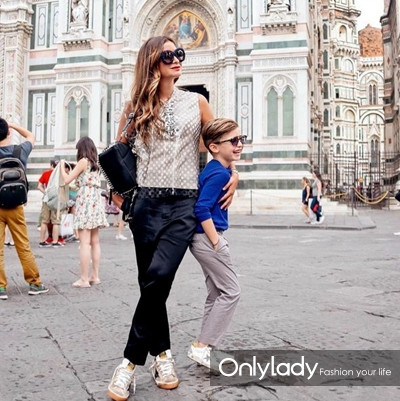 Cậu bé là con của stylist thuộc tờ báo Harper’s Bazaar, Luisa Fernanda. Chính mẹ cậu bé đã truyền cảm hứng cho con mình. Đối tượng phục vụ của cô là các minh tinh và ngôi sao lớn. 