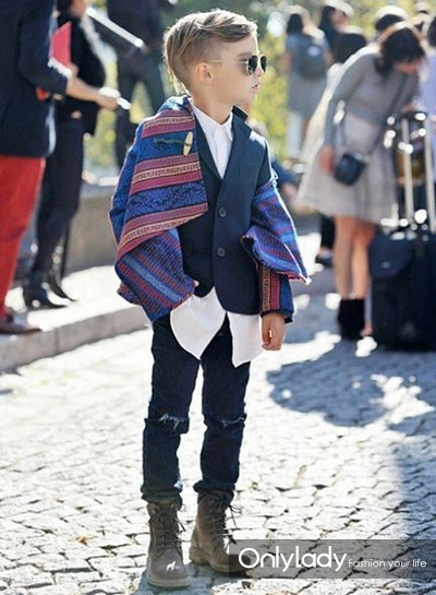 Mỗi ngày, mẹ Luisa sẽ giúp đỡ con trai Alonso MateoLuisa trong việc lựa chọn trang phục. Nhưng cô sẽ tôn trọng những ý tưởng riêng của con trai mình. 