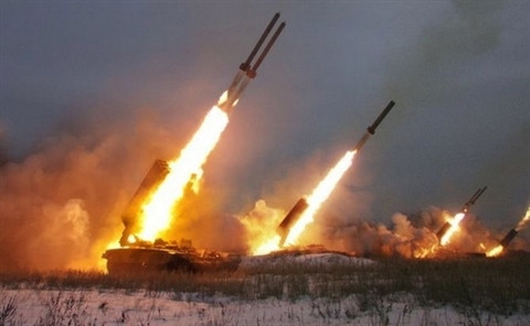 Khi Tosochka chính thức được trang bị, Nga sẽ có trong trang bị cặp vũ khí nhiệt áp cực kỳ nguy hiểm và không có loại tương tự trên thế giới. Hiện tại, những hệ thống TOS-2 Tosochka đầu tiên đã được chuyển giao cho Tiểu đoàn phun lửa hạng nặng Solntsepek của lực lượng phòng thủ bức xạ, hóa học và sinh học (RCB) thuộc Quân khu trung tâm (CVO) Nga để phục vụ huấn luyện và chiến đấu.