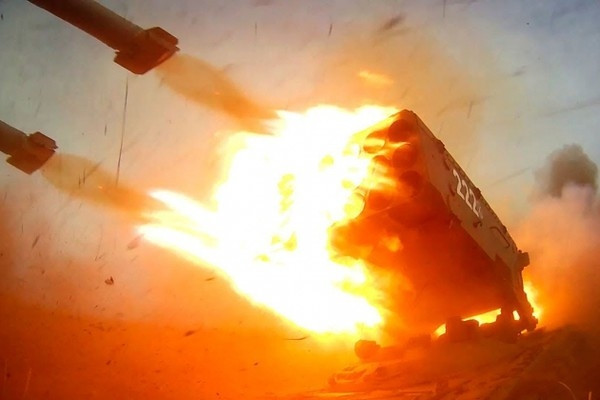 Không như TOS-1A, hệ thống Tosochka sẽ được trang bị khung gầm bánh hơi. Kinh nghiệm sử dụng các hệ thống vũ khí nhiệt áp hạng nặng ở sa mạc cho thấy gầm bánh hơi là sự lựa chọn tốt nhất.