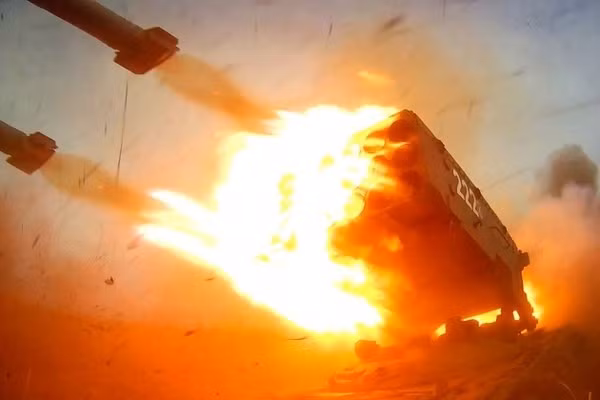 Không như TOS-1A, hệ thống Tosochka sẽ được trang bị khung gầm bánh hơi. Kinh nghiệm sử dụng các hệ thống vũ khí nhiệt áp hạng nặng ở sa mạc cho thấy gầm bánh hơi là sự lựa chọn tốt nhất.