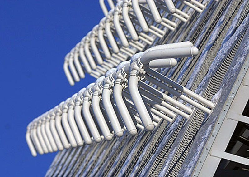 Hệ thống cảnh báo sớm của Nga nhận được tín hiệu từ radar mặt đất thế hệ mới đa băng tần Voronezh-DM và cả vệ tinh trực nhật trên quỹ đạo. Nhờ đó, hệ thống sẽ phát hiện ngay điểm phóng tên lửa từ bất cứ nơi nào trên thế giới và chỉ sau vài phút là xác định được đường bay của tên lửa.