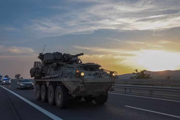 Di chuyển và đảm bảo hậu cần - kỹ thuật cho hàng ngàn binh sĩ cùng với trang thiết bị kỹ thuật cùng một lúc ước tính tiêu tốn của Mỹ khoảng 340 triệu USD.