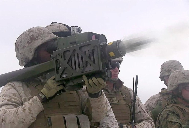 Điều này đã được minh chứng khi phiến quân Taliban dùng tên lửa Stinger mà Mỹ đã cung cấp trong cuộc chiến tranh Afghanistan - Liên Xô vào năm 1979, để bắn vào máy bay Mỹ trong cuộc chiến năm 2001, tuy vậy tất cả các hệ thống tên lửa này đã không khai hỏa mỗi khi nhắm vào chiến đấu cơ Mỹ.