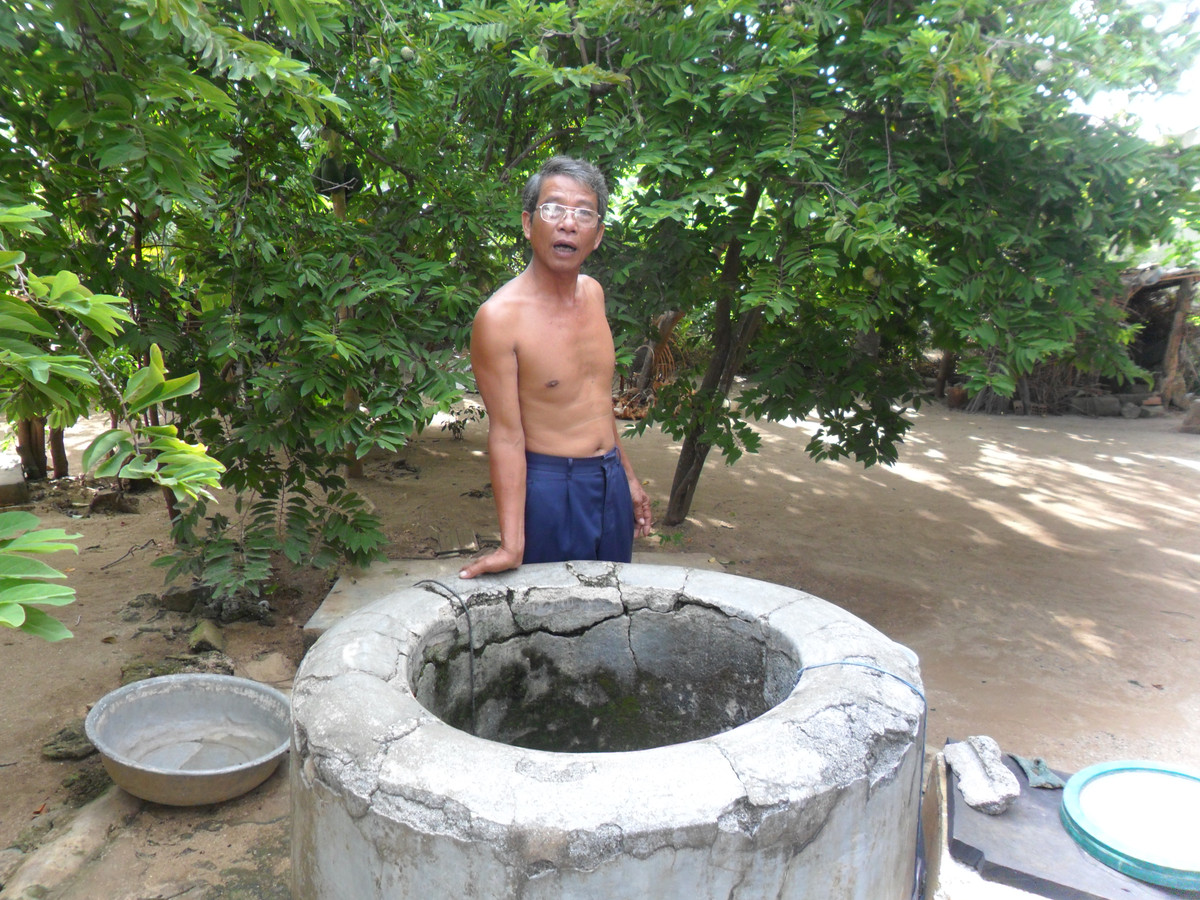 Ông Dự, người chủ nhân của giếng lạ.