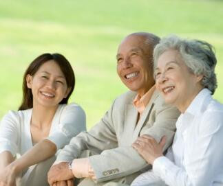 Chính vì vậy, bạn hãy tự nhiên gọi mẹ, ban đầu có chút khó khăn nhưng sau này thuận miệng thì sẽ quen. Chỉ với cách gọi nhẹ nhàng thì bạn đã có thể kéo gần khoảng cách giữa mẹ chồng với nàng dâu. Đây cũng là một trong những chiêu lấy lòng mẹ chồng cho các nàng dâu mới.