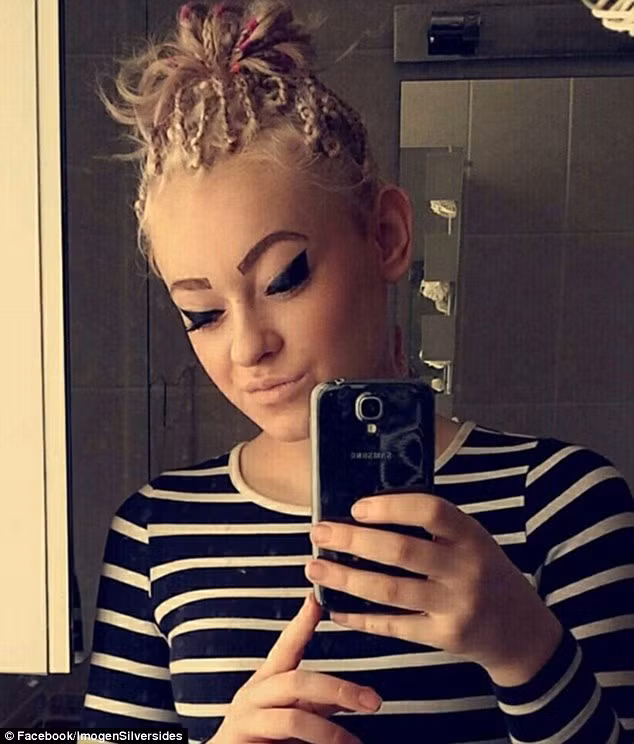 Imogen Silversides, từ Scarborough, Bắc Yorkshire cho biết, cô đã học theo ý tưởng của của một cô gái có tên Amy Ridler chia sẻ trên mạng về việc nhuộm da bằng lăn sơn.