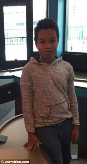 Solomon ngủ thiếp đi trên ghế và chảy máu miệng. Cha mẹ đã vô cùng hoảng hốt và đưa em nhập Bệnh viện Nhi Milwaukee. Tại đây, đến ngày 12/2 cậu bé hoàn toàn lâm vào tình trạng chết não.