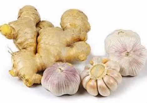 Ưu tiên thực phẩm chữa đầy hơi, chướng bụng. Gừng, tỏi, tía tô hay nghệ đều là những gia vị nóng có thể làm giảm chứng đầy hơi hiệu quả. Bạn có thể dùng nó ngay trong bữa ăn hoặc có dấu hiệu đầy hơi thì nên dùng ngay.